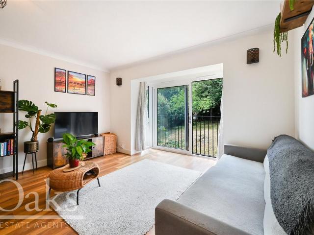 Flat for sale in London Borough of Croydon, South Norwood