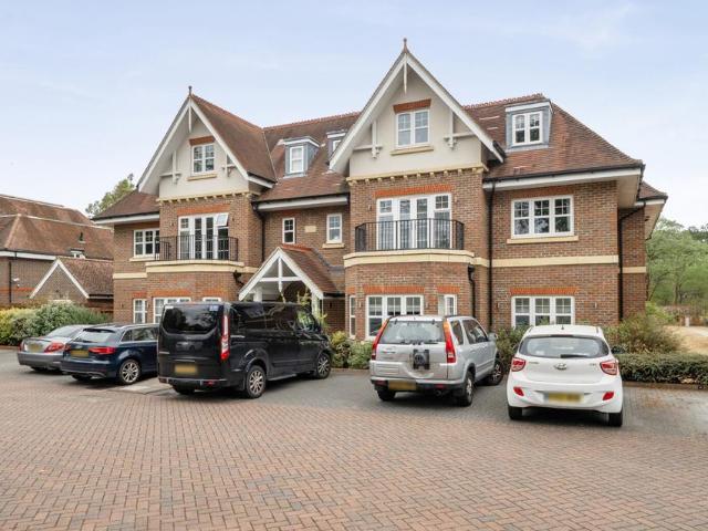 Flat for sale in Bray Wick, Maidenhead