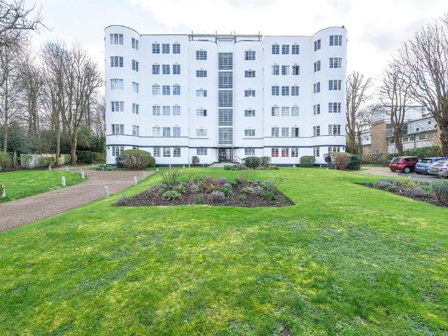 Flat for sale in Muswell Hill, Greater London