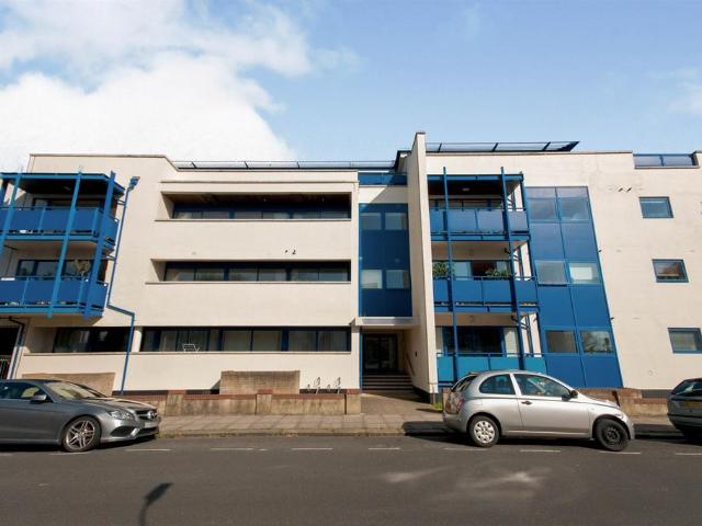 Flat for sale in Brunswick