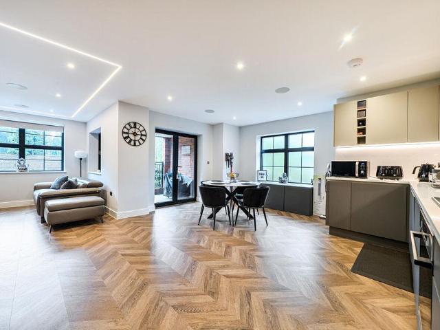 Flat for sale in London Borough of Croydon, Greater London