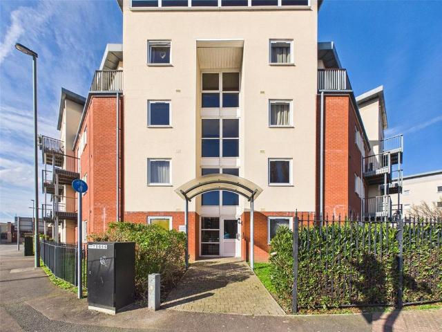 Flat for sale in Gloucester, Gloucestershire