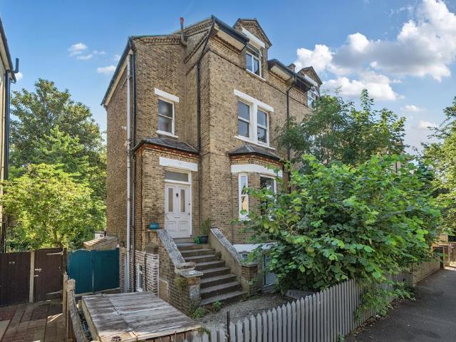 Flat for sale in Penge, Greater London