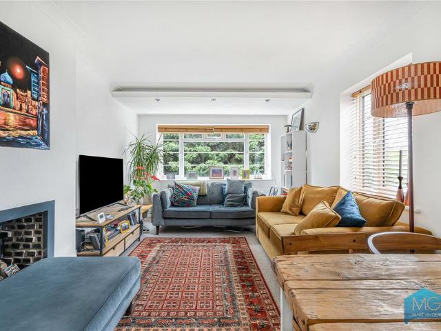 Flat for sale in Hampstead Garden Suburb, Greater London