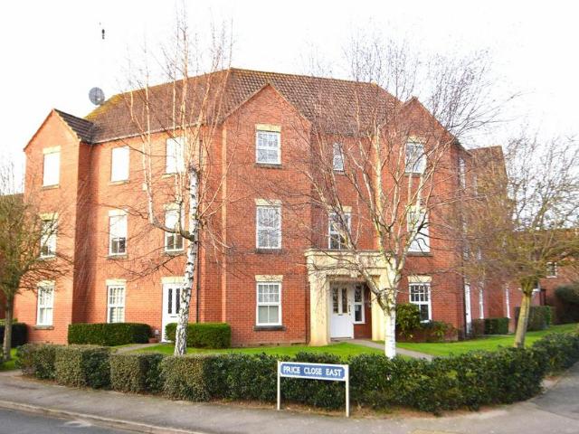 Flat for sale in Green Close, Warwickshire