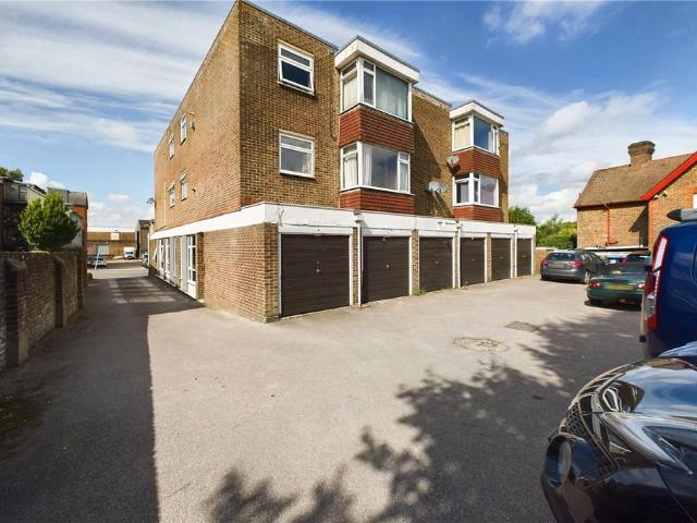 Flat for sale in Perryfields, West Sussex