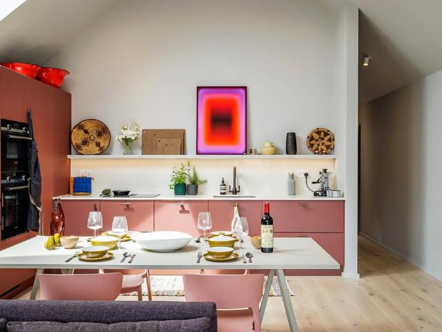 Flat for sale in Fole, Surrey