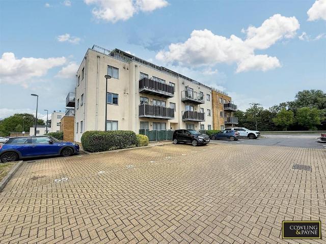 Flat for sale in Wickford