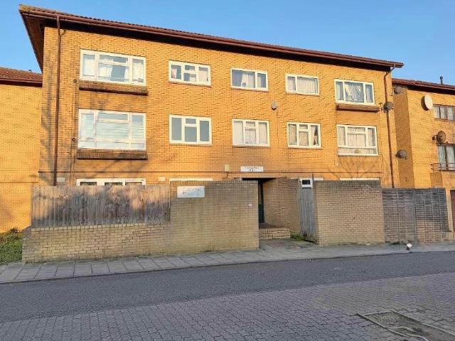 Flat for sale in Milton Keynes