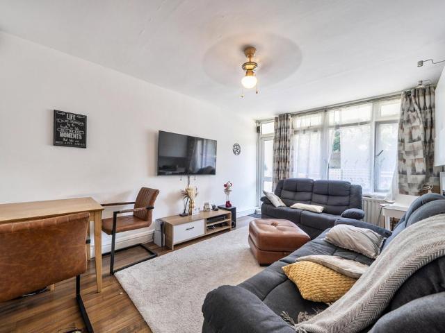 Flat for sale in East Dulwich, Greater London