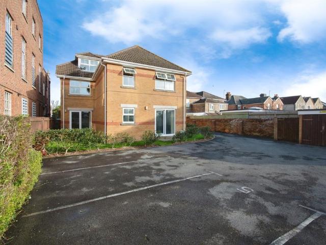 Flat for sale in Talbot Village, Bournemouth