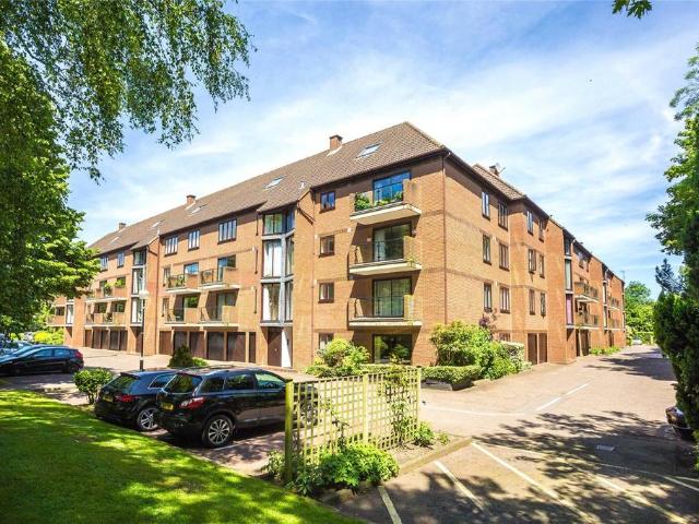 Flat for sale in Eastcote, Greater London