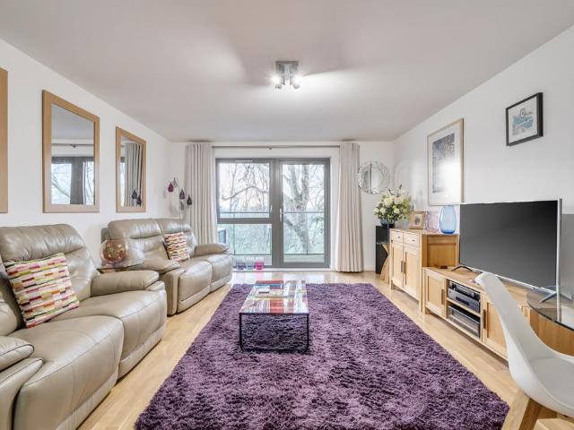 Flat for sale in Isle Of Dogs, Isle Of Man