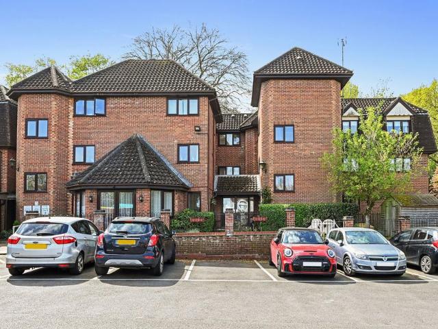 Flat for sale in The Galleries, Navestock Side