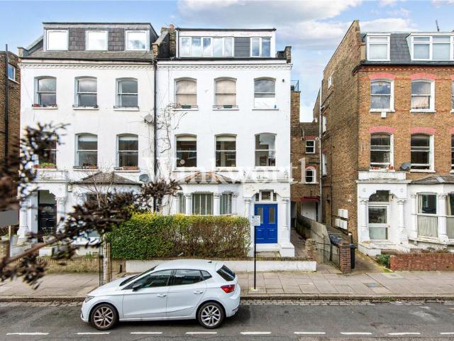 Flat for sale in Brownswood Park, Stoke Newington