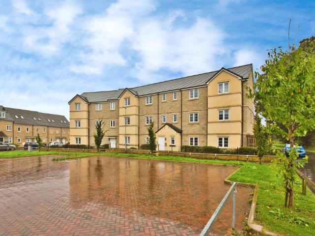 Flat for sale in Brympton