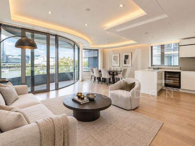 Flat for sale in Vauxhall, Greater London