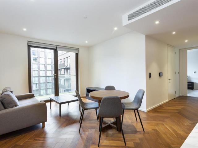 Flat for sale in Nine Elms, Greater London