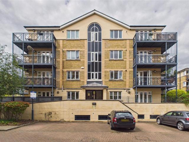 Flat for sale in Stockwell, Greater London