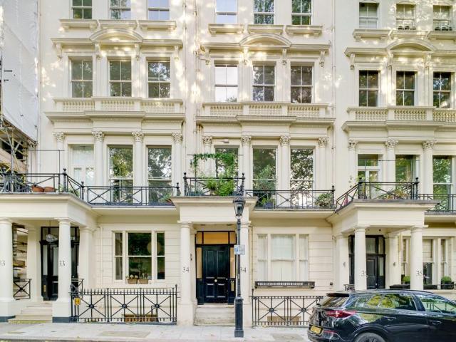 Flat for sale in Knightsbridge, Greater London