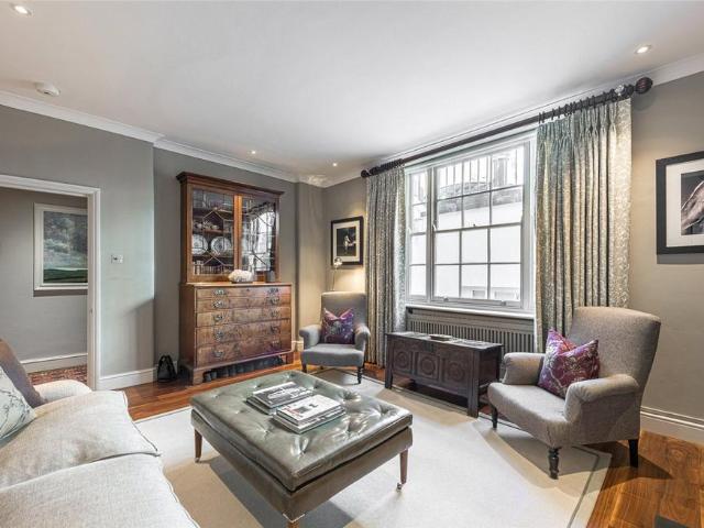 Flat for sale in Pimlico, Greater London