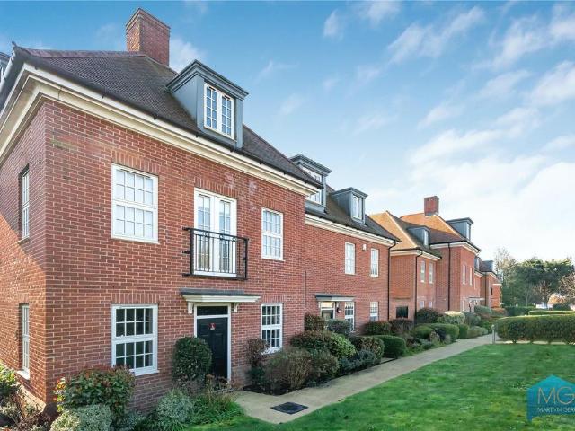 Flat for sale in High Barnet, Greater London