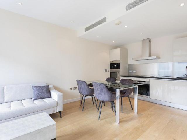 Flat for sale in Pimlico, Greater London