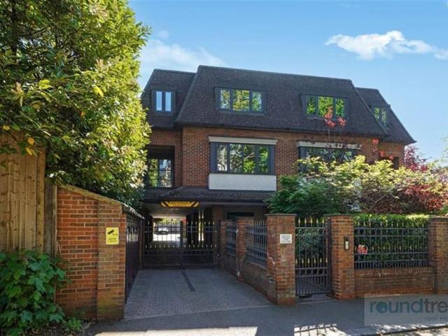 Flat for sale in Hendon, Greater London