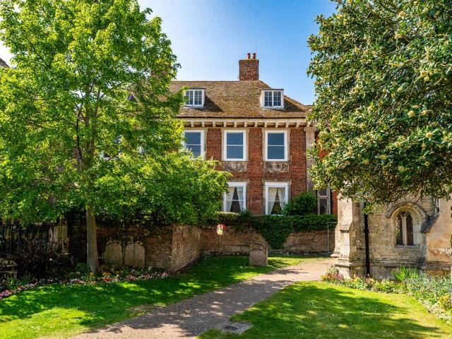 Flat for sale in Huntingdon