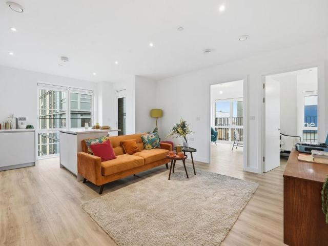 Flat for sale in London Borough of Tower Hamlets, Greater London