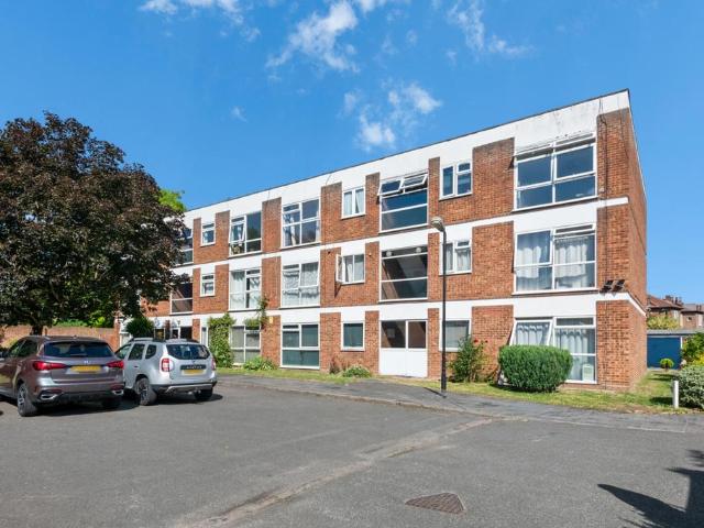 Flat for sale in London Borough of Ealing, Hanwell