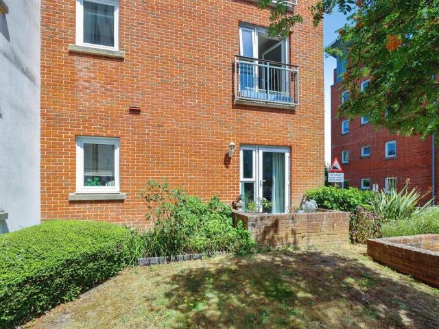 Flat for sale in Poole