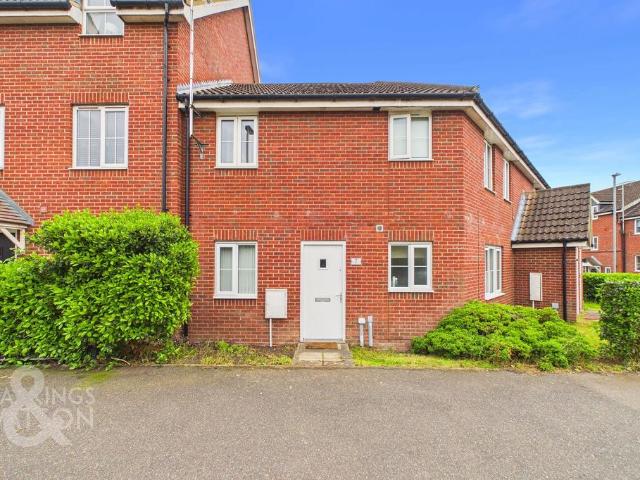 Flat for sale in Queen's Hills, South Norfolk