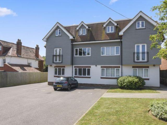 Flat for sale in Broad Oak, The Bridge