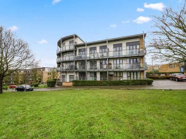 Flat for sale in Worcester Park Estate, Monks Orchard