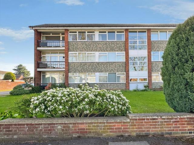 Flat for sale in Lillington, Green Close