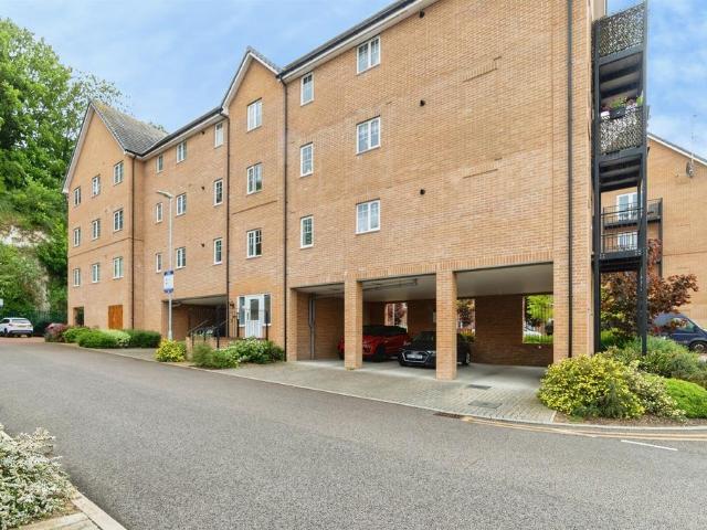 Flat for sale in Hertford, Colliers End