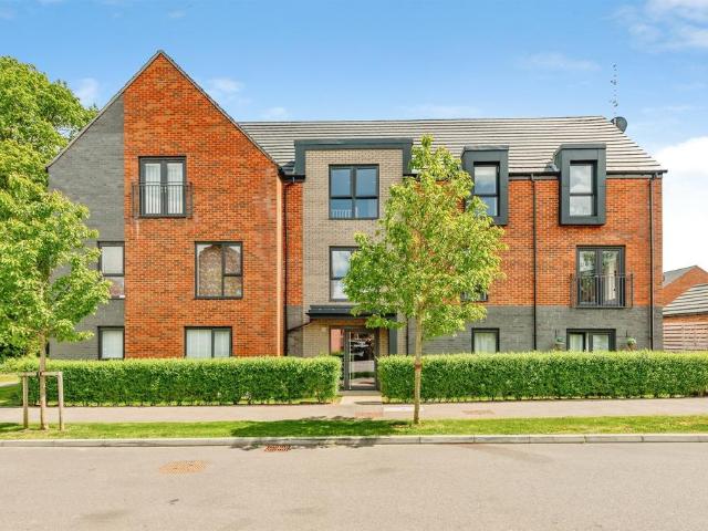 Flat for sale in Slaugham, Perryfields