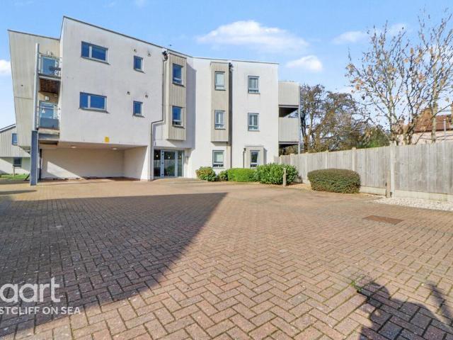 Flat for sale in Alton Barnes, Essex