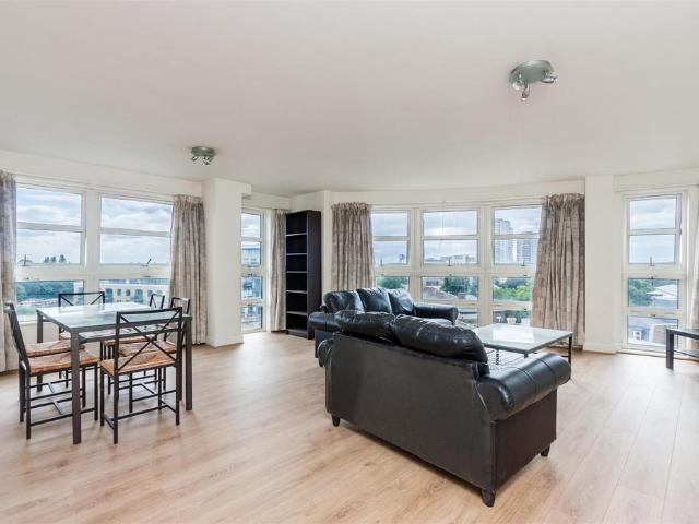 Flat for sale in London Borough of Hounslow, Strand