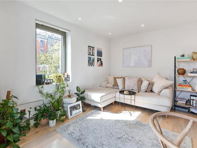 Flat for sale in Barnsbury, Greater London