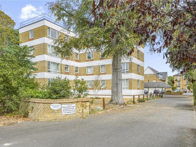 Flat for sale in Ham, Greater London