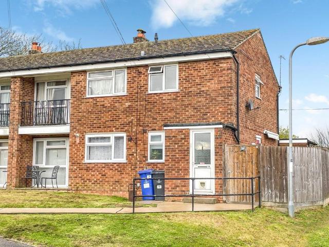 Flat for sale in Deanshanger