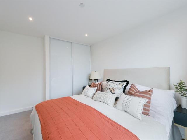 Flat for sale in Harlesden, Greater London