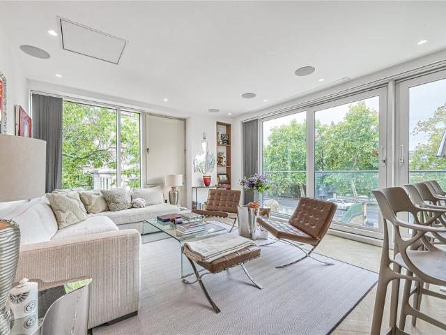 Flat for sale in Pimlico, Greater London