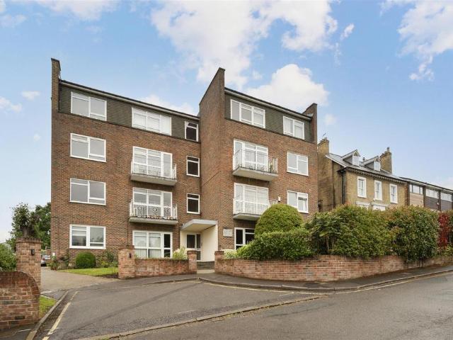 Flat for sale in London Borough of Merton, Raynes Park