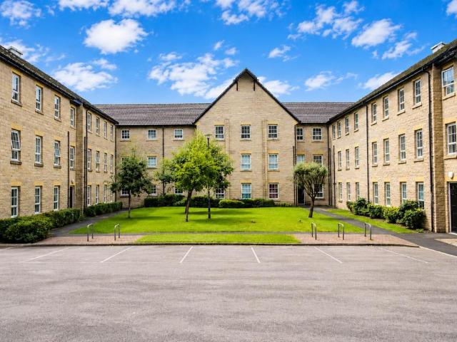 Flat for sale in Clough, Burnedge