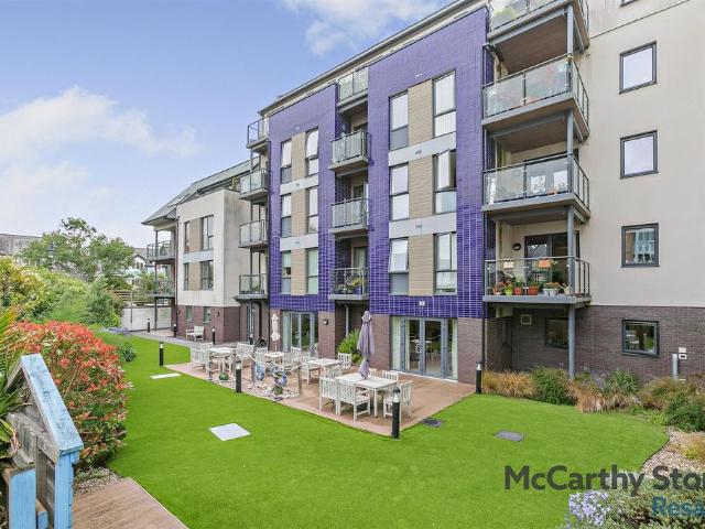 Flat for sale in Falmouth, Cornwall