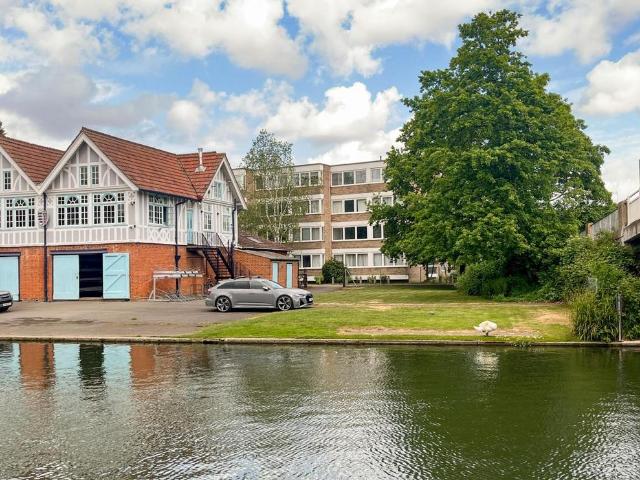 Flat for sale in Arbury, Cambridgeshire