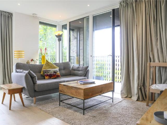 Flat for sale in Kentish Town, Greater London